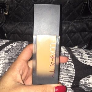 Brand new huda beauty foundation